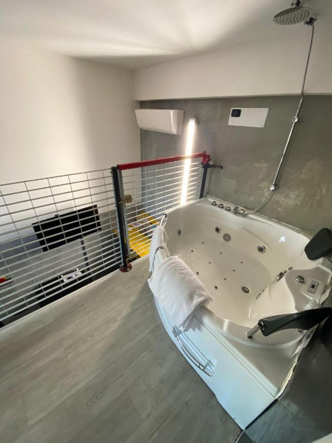 B2In Suite & Office Capriate San Gervasio Eksteriør bilde